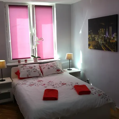 Rent0nline Niepodleglosci Metro Hostel *