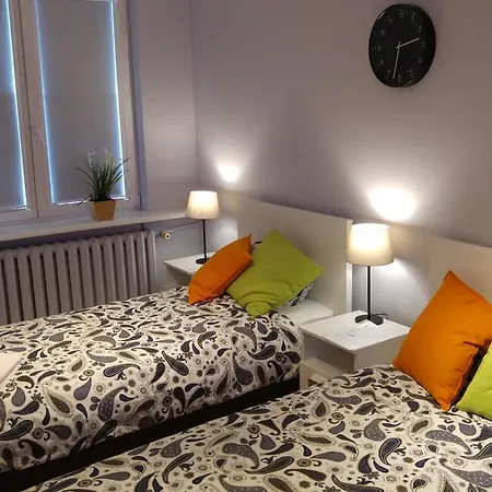 Rent0nline Niepodleglosci Metro Hostel Warszawa