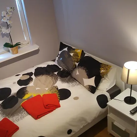 Hostal Rent0nline Niepodleglosci Metro *