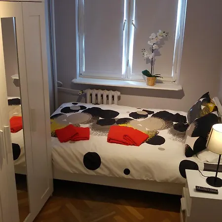 Rent0nline Niepodleglosci Metro Hostal