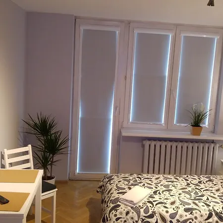 Hostel Rent0nline Niepodleglosci Metro *