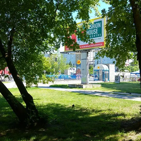 Rent0nline Niepodleglosci Metro Hostel *
