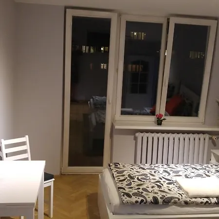 Rent0nline Niepodleglosci Metro Varsó